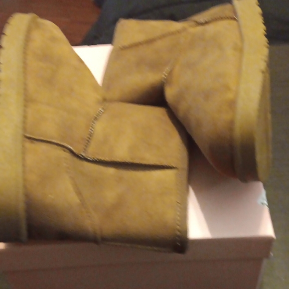 Josiny Brown Boots With Fur Womens SZ 7 NWT & BOX - Picture 5 of 7